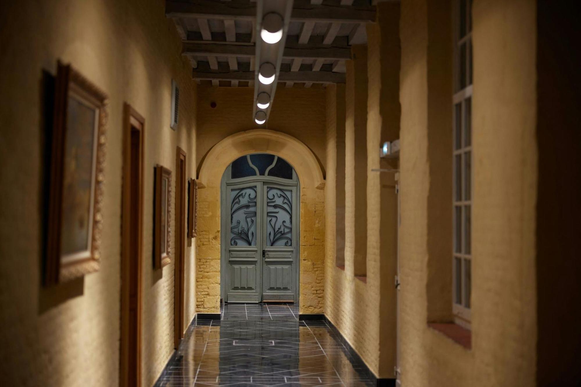 L'Hermitage Gantois, Autograph Collection Lille Zewnętrze zdjęcie A corridor in the museum